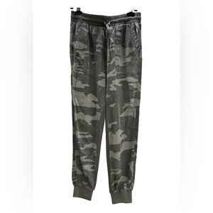 Splendid camo joggers NWOT